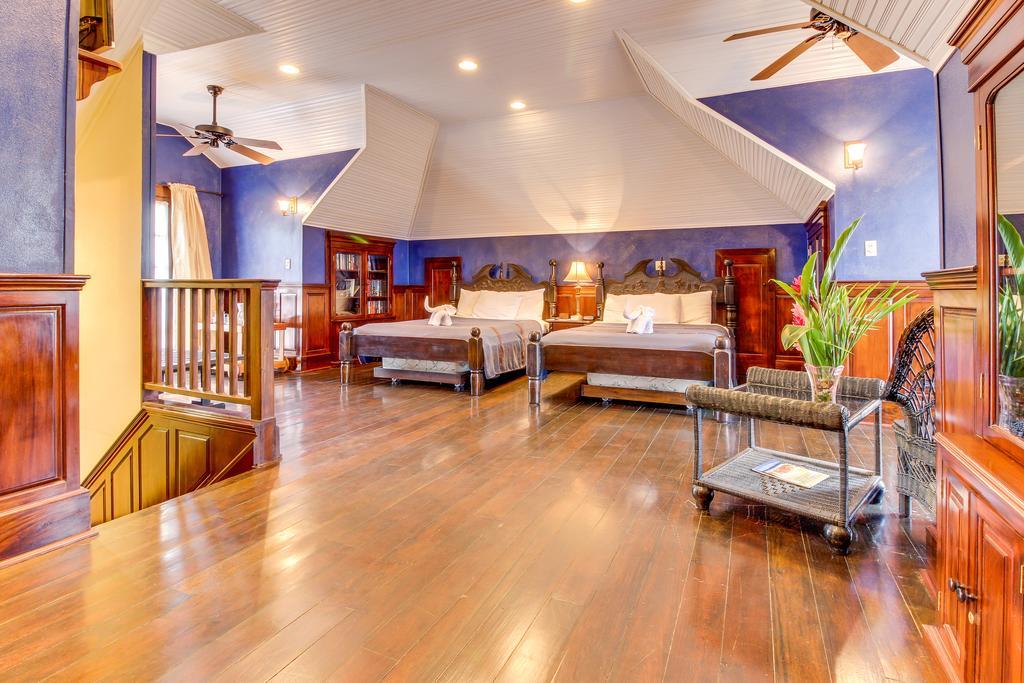 Family Suite @ Mahogany Hall San Ignacio Exterior photo